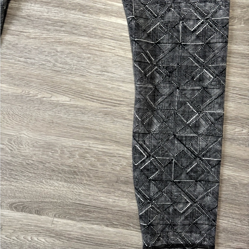 Lululemon Wunder Under Hi-Rise 7/8 Tight (Full-On Luxtreme 25") - Size 6 - Picture 13 of 16
